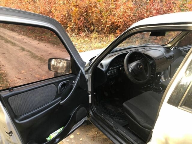 Сірий Шевроле Нива, об'ємом двигуна 1.7 л та пробігом 272 тис. км за 5000 $, фото 11 на Automoto.ua