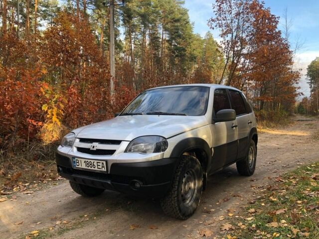 Сірий Шевроле Нива, об'ємом двигуна 1.7 л та пробігом 272 тис. км за 5000 $, фото 1 на Automoto.ua