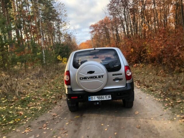 Сірий Шевроле Нива, об'ємом двигуна 1.7 л та пробігом 272 тис. км за 5000 $, фото 3 на Automoto.ua