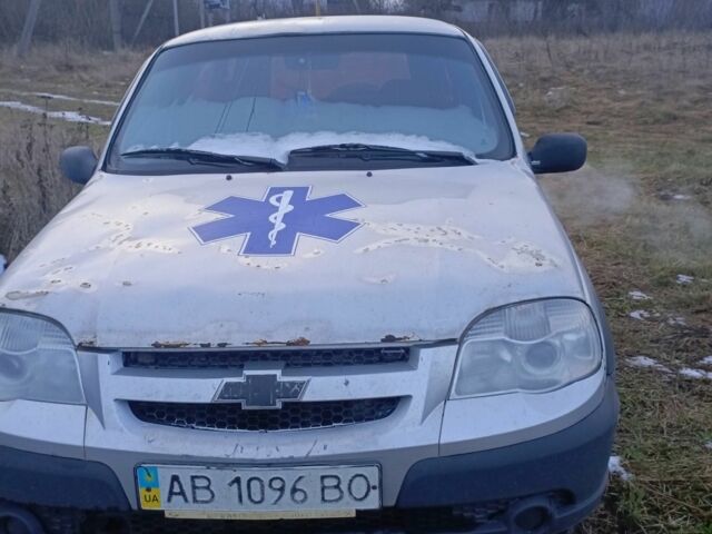 Серый Шевроле Нива, объемом двигателя 1.7 л и пробегом 500 тыс. км за 3500 $, фото 3 на Automoto.ua