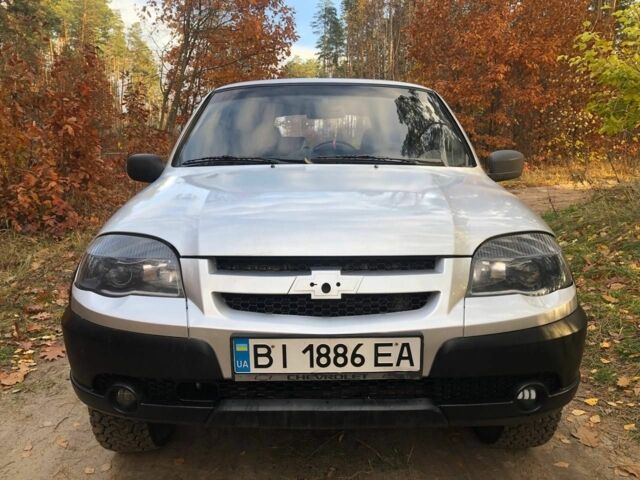 Сірий Шевроле Нива, об'ємом двигуна 1.7 л та пробігом 272 тис. км за 5000 $, фото 2 на Automoto.ua