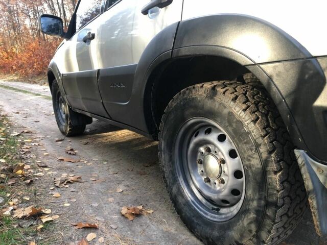 Сірий Шевроле Нива, об'ємом двигуна 1.7 л та пробігом 272 тис. км за 5000 $, фото 7 на Automoto.ua