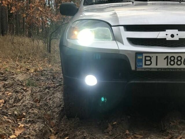Сірий Шевроле Нива, об'ємом двигуна 1.7 л та пробігом 272 тис. км за 5000 $, фото 23 на Automoto.ua