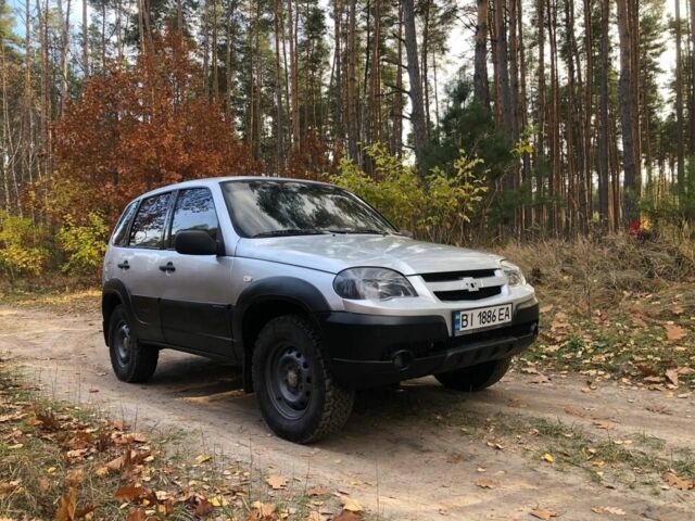 Сірий Шевроле Нива, об'ємом двигуна 1.7 л та пробігом 272 тис. км за 5000 $, фото 8 на Automoto.ua