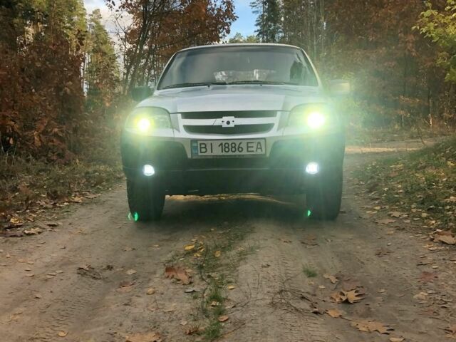 Сірий Шевроле Нива, об'ємом двигуна 1.7 л та пробігом 272 тис. км за 5000 $, фото 16 на Automoto.ua
