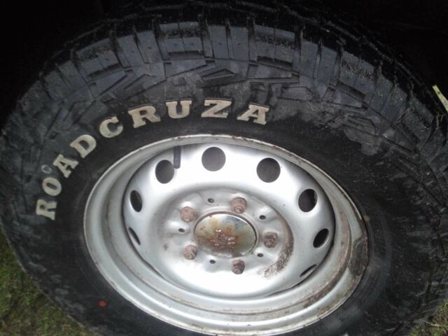 Серый Шевроле Нива, объемом двигателя 1.7 л и пробегом 157 тыс. км за 5500 $, фото 5 на Automoto.ua