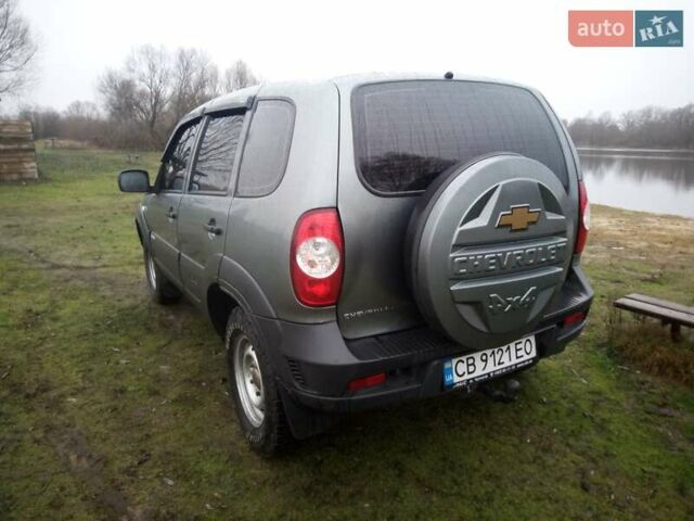 Серый Шевроле Нива, объемом двигателя 1.69 л и пробегом 157 тыс. км за 5500 $, фото 3 на Automoto.ua