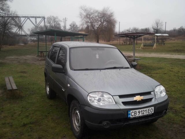 Серый Шевроле Нива, объемом двигателя 1.7 л и пробегом 157 тыс. км за 5500 $, фото 2 на Automoto.ua