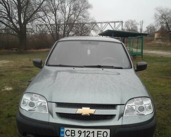 Серый Шевроле Нива, объемом двигателя 1.69 л и пробегом 157 тыс. км за 5500 $, фото 6 на Automoto.ua