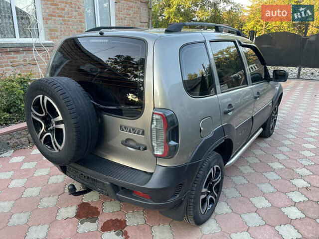 Серый Шевроле Нива, объемом двигателя 1.69 л и пробегом 125 тыс. км за 8500 $, фото 17 на Automoto.ua
