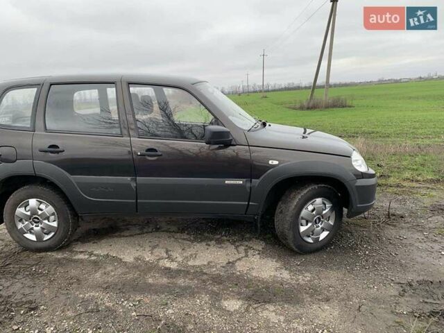 Серый Шевроле Нива, объемом двигателя 1.69 л и пробегом 188 тыс. км за 5700 $, фото 4 на Automoto.ua