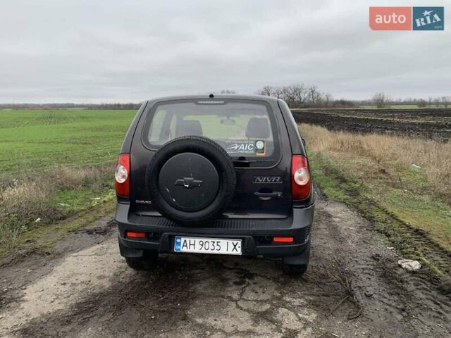 Серый Шевроле Нива, объемом двигателя 1.69 л и пробегом 188 тыс. км за 5700 $, фото 2 на Automoto.ua