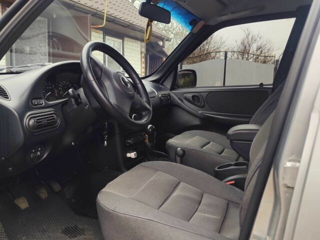 Сірий Шевроле Нива, об'ємом двигуна 1.7 л та пробігом 150 тис. км за 5900 $, фото 3 на Automoto.ua