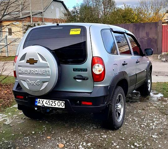 Серый Шевроле Нива, объемом двигателя 1.7 л и пробегом 0 тыс. км за 6000 $, фото 3 на Automoto.ua
