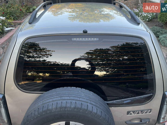 Серый Шевроле Нива, объемом двигателя 1.69 л и пробегом 125 тыс. км за 8500 $, фото 13 на Automoto.ua