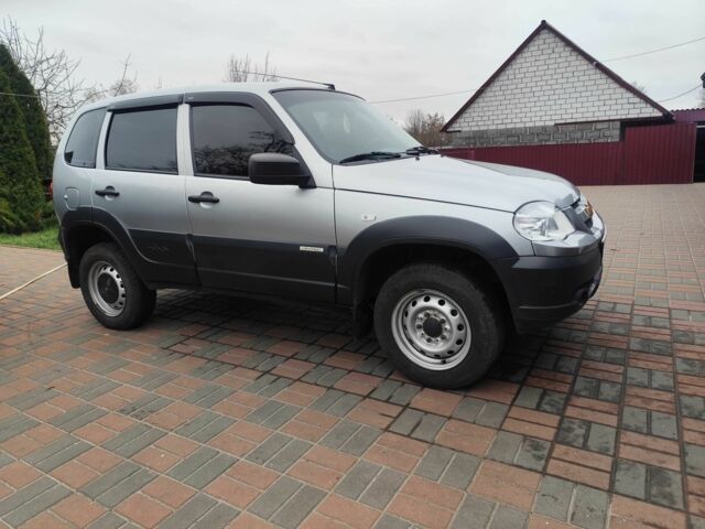 Сірий Шевроле Нива, об'ємом двигуна 1.7 л та пробігом 150 тис. км за 5900 $, фото 5 на Automoto.ua