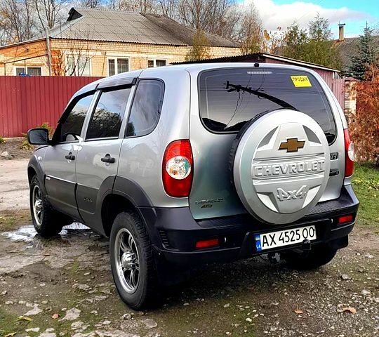 Шевроле Нива 2015 у Богодухове на Automoto.ua Сірий Шевроле Нива, об'ємом двигуна 1.7 л та пробігом 0 тис. км за 6000 $, фото 2 на Automoto.ua