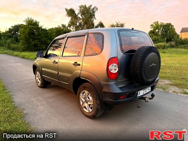 Серый Шевроле Нива, объемом двигателя 1.7 л и пробегом 92 тыс. км за 5850 $, фото 4 на Automoto.ua