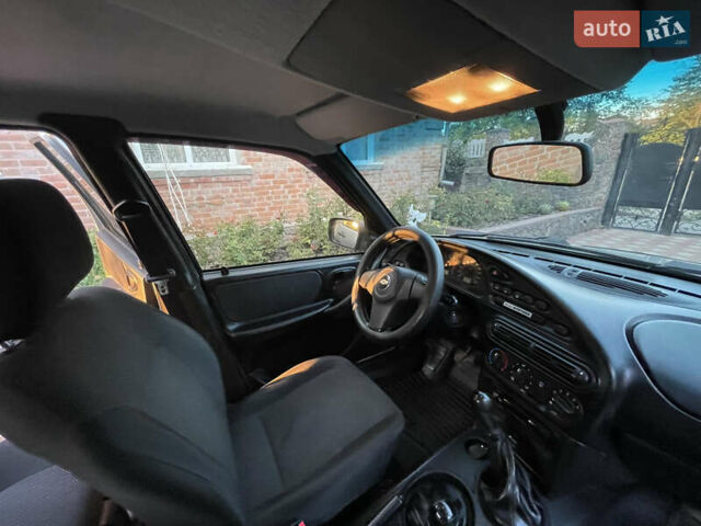 Серый Шевроле Нива, объемом двигателя 1.69 л и пробегом 125 тыс. км за 7500 $, фото 26 на Automoto.ua