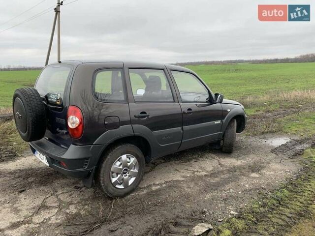 Серый Шевроле Нива, объемом двигателя 1.69 л и пробегом 188 тыс. км за 5700 $, фото 3 на Automoto.ua