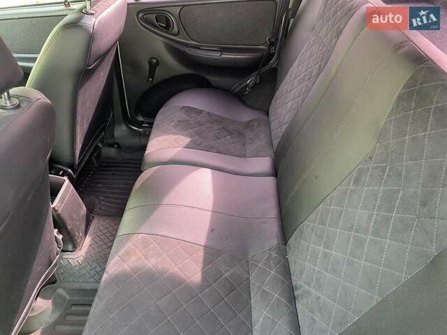 Сірий Шевроле Нива, об'ємом двигуна 1.7 л та пробігом 170 тис. км за 6000 $, фото 8 на Automoto.ua