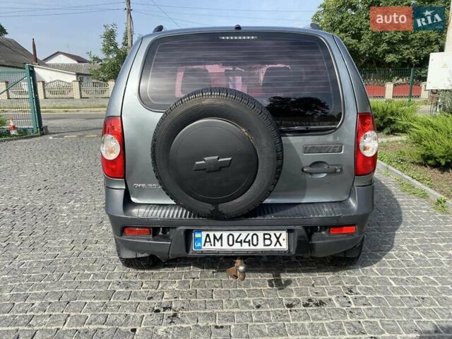 Сірий Шевроле Нива, об'ємом двигуна 1.7 л та пробігом 170 тис. км за 6000 $, фото 1 на Automoto.ua