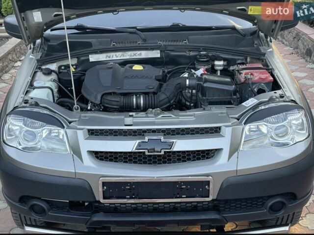 Сірий Шевроле Нива, об'ємом двигуна 1.7 л та пробігом 125 тис. км за 8500 $, фото 4 на Automoto.ua
