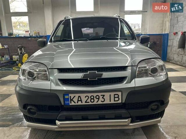 Сірий Шевроле Нива, об'ємом двигуна 1.7 л та пробігом 87 тис. км за 6900 $, фото 3 на Automoto.ua