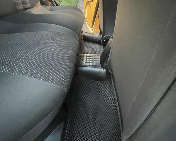 Серый Шевроле Нива, объемом двигателя 1.69 л и пробегом 125 тыс. км за 7500 $, фото 29 на Automoto.ua