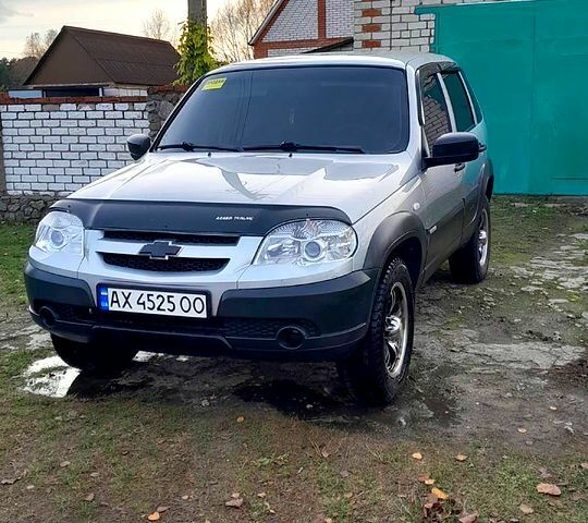 Шевроле Нива 2015 у Богодухове на Automoto.ua Сірий Шевроле Нива, об'ємом двигуна 1.7 л та пробігом 0 тис. км за 6000 $, фото 1 на Automoto.ua