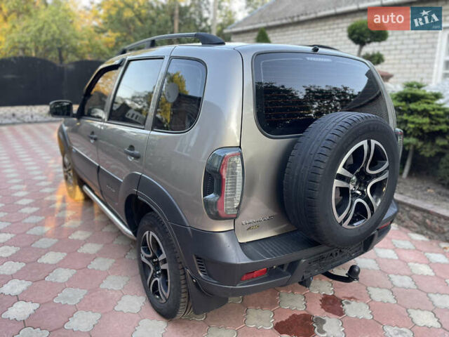 Серый Шевроле Нива, объемом двигателя 1.69 л и пробегом 125 тыс. км за 8500 $, фото 18 на Automoto.ua