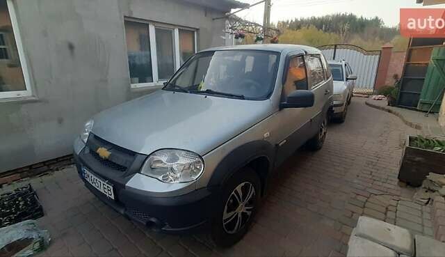 Сірий Шевроле Нива, об'ємом двигуна 1.7 л та пробігом 181 тис. км за 4700 $, фото 8 на Automoto.ua