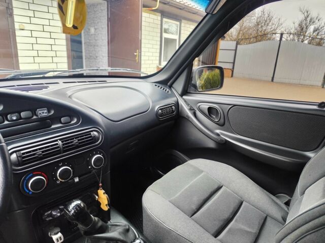 Сірий Шевроле Нива, об'ємом двигуна 1.7 л та пробігом 150 тис. км за 5900 $, фото 1 на Automoto.ua