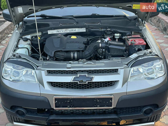 Серый Шевроле Нива, объемом двигателя 1.69 л и пробегом 125 тыс. км за 7500 $, фото 12 на Automoto.ua