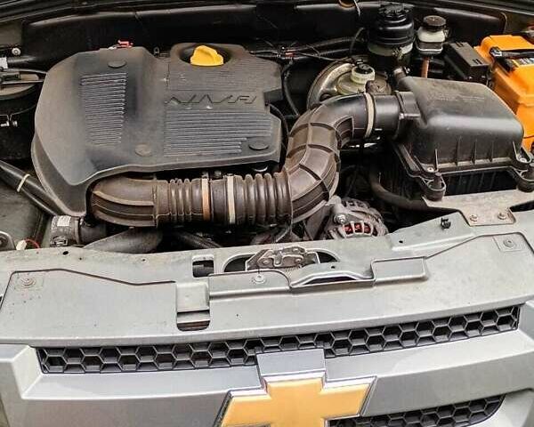 Серый Шевроле Нива, объемом двигателя 1.69 л и пробегом 140 тыс. км за 5700 $, фото 4 на Automoto.ua