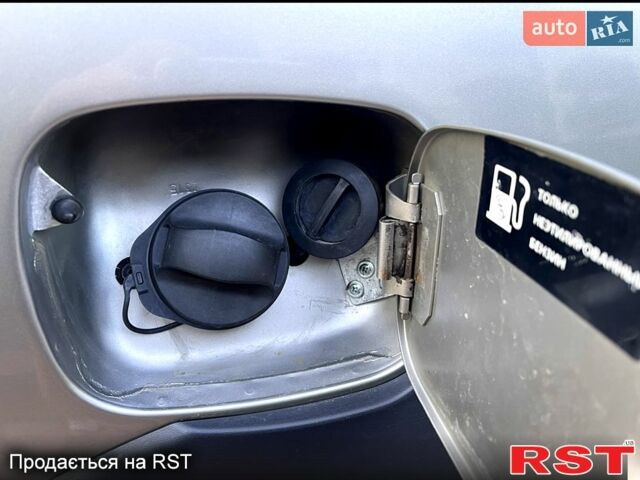 Серый Шевроле Нива, объемом двигателя 1.7 л и пробегом 125 тыс. км за 8200 $, фото 7 на Automoto.ua