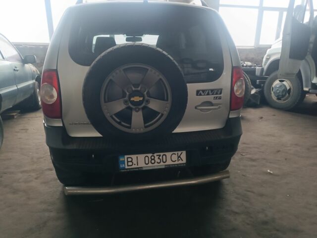 Серый Шевроле Нива, объемом двигателя 1.7 л и пробегом 110 тыс. км за 7000 $, фото 1 на Automoto.ua