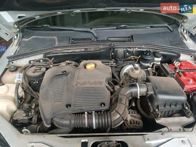 Серый Шевроле Нива, объемом двигателя 1.7 л и пробегом 110 тыс. км за 7000 $, фото 4 на Automoto.ua