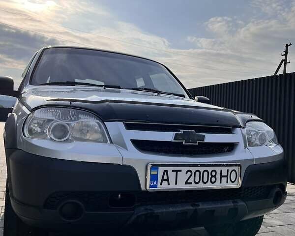 Сірий Шевроле Нива, об'ємом двигуна 1.69 л та пробігом 167 тис. км за 6900 $, фото 1 на Automoto.ua