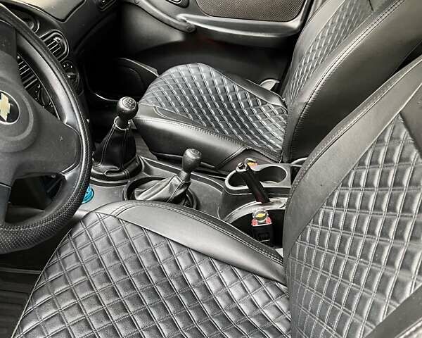 Сірий Шевроле Нива, об'ємом двигуна 1.69 л та пробігом 167 тис. км за 6900 $, фото 12 на Automoto.ua