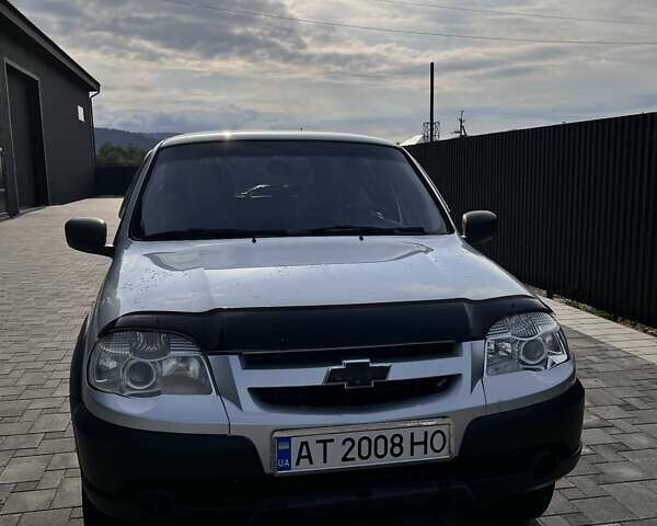 Сірий Шевроле Нива, об'ємом двигуна 1.69 л та пробігом 167 тис. км за 6900 $, фото 2 на Automoto.ua