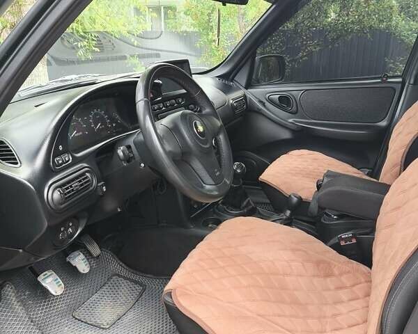 Сірий Шевроле Нива, об'ємом двигуна 1.7 л та пробігом 86 тис. км за 7800 $, фото 8 на Automoto.ua