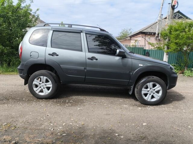 Серый Шевроле Нива, объемом двигателя 1.7 л и пробегом 86 тыс. км за 7800 $, фото 3 на Automoto.ua