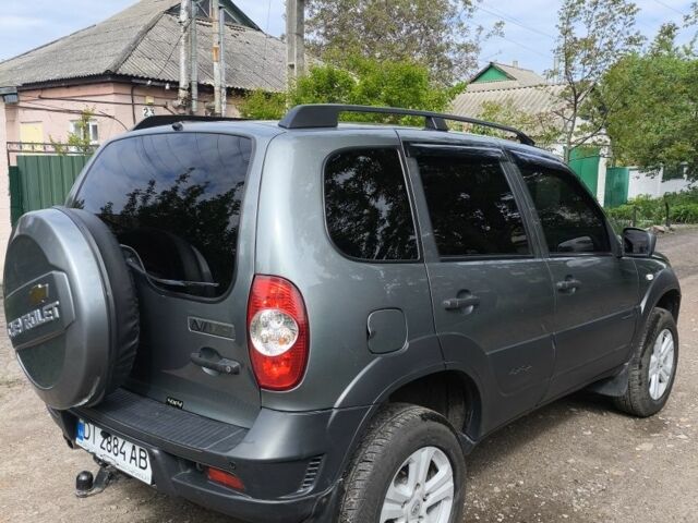 Сірий Шевроле Нива, об'ємом двигуна 1.7 л та пробігом 86 тис. км за 8300 $, фото 4 на Automoto.ua