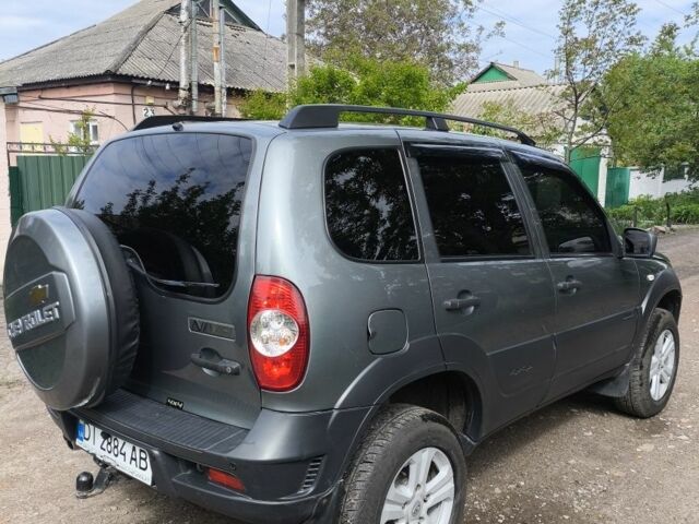 Серый Шевроле Нива, объемом двигателя 1.7 л и пробегом 86 тыс. км за 7800 $, фото 4 на Automoto.ua