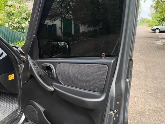 Серый Шевроле Нива, объемом двигателя 1.7 л и пробегом 86 тыс. км за 7800 $, фото 20 на Automoto.ua