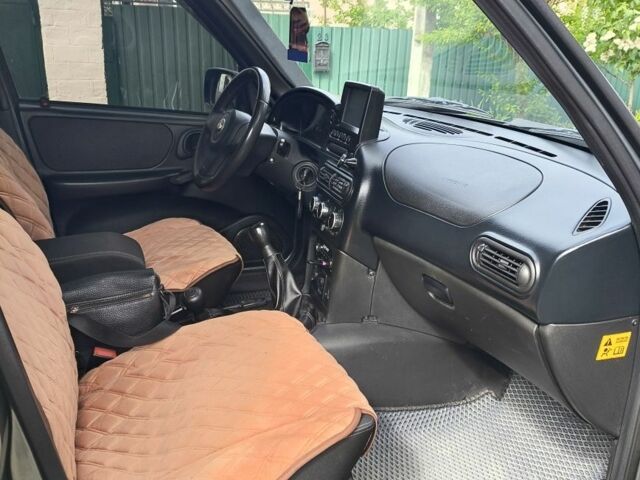 Серый Шевроле Нива, объемом двигателя 1.7 л и пробегом 86 тыс. км за 7800 $, фото 19 на Automoto.ua