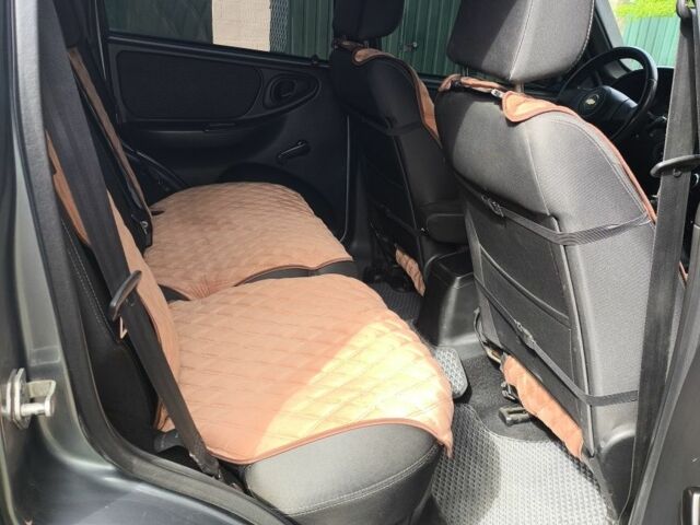 Серый Шевроле Нива, объемом двигателя 1.7 л и пробегом 86 тыс. км за 7800 $, фото 16 на Automoto.ua