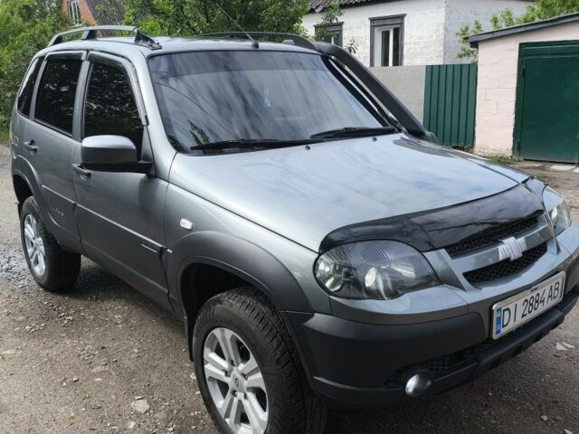 Серый Шевроле Нива, объемом двигателя 1.7 л и пробегом 86 тыс. км за 7800 $, фото 2 на Automoto.ua