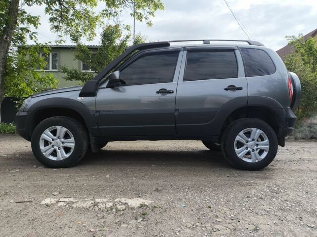 Серый Шевроле Нива, объемом двигателя 1.7 л и пробегом 86 тыс. км за 7800 $, фото 7 на Automoto.ua